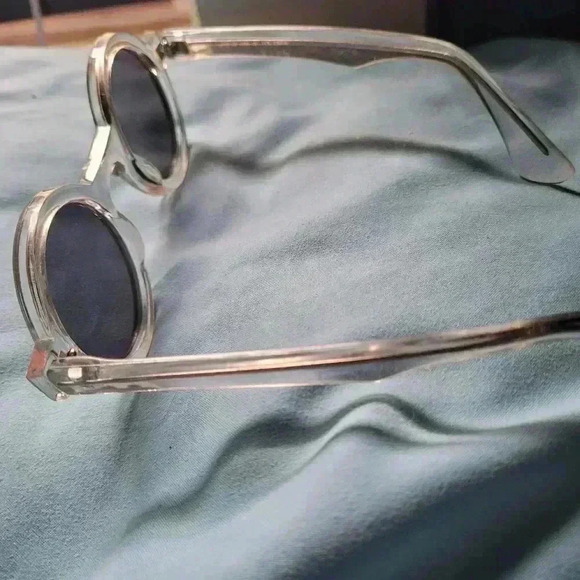 COPY  - NWOT Blue Gradient Round Ladies Glasses - Picture 3 of 5